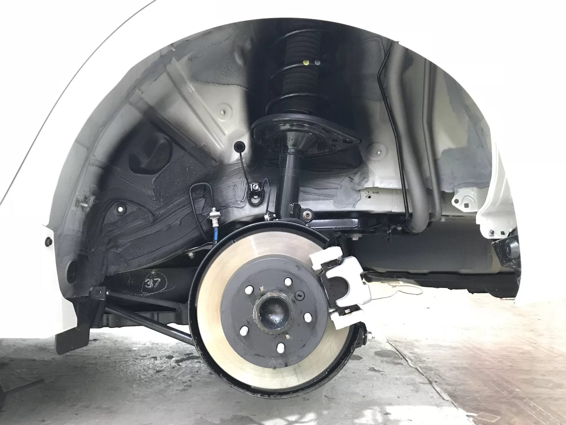 Шумоизоляция подкрылок камри 40. Камри 30 арки. Camry 30 рыжики на задних арках. Шумоизоляция арок камри 50. Камри 30 арки.