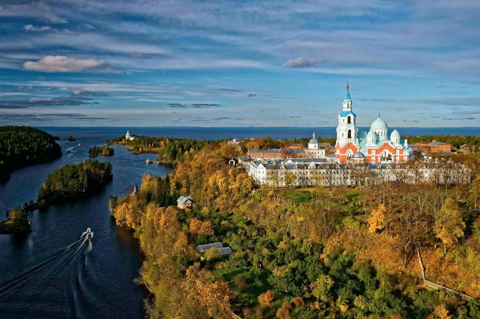 Остров сортавала. Валаамский Спасо-Преображенский монастырь. Остров Валаам Карелия. Республика Карелия Валаамский монастырь. Валаамский Спасо-Преображенский монастырь в Карелии.