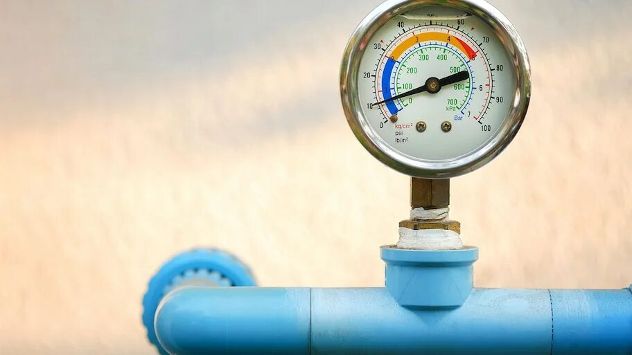 Манометр для воды в частном доме. Фото манометра на трубопроводе. Установка манометра в систему водоснабжения. Манометр давления воды для пропиленовых труб 20. Реле давления на пнд 32.