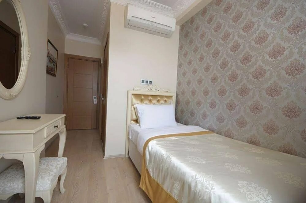 Life hotel стамбул. Comfort Life Hotel Стамбул. Pera Rose Hotel Стамбул. Отель лайф Пенза.