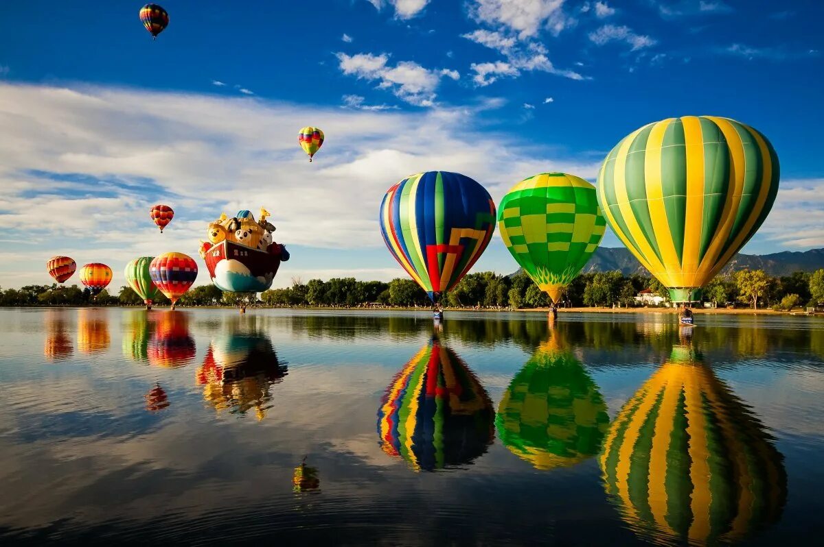 Ярких впечатлений в жизни. Воздушный шар. Воздушные шары на природе. Воздушный шар в небе. Воздушные шары в небе.