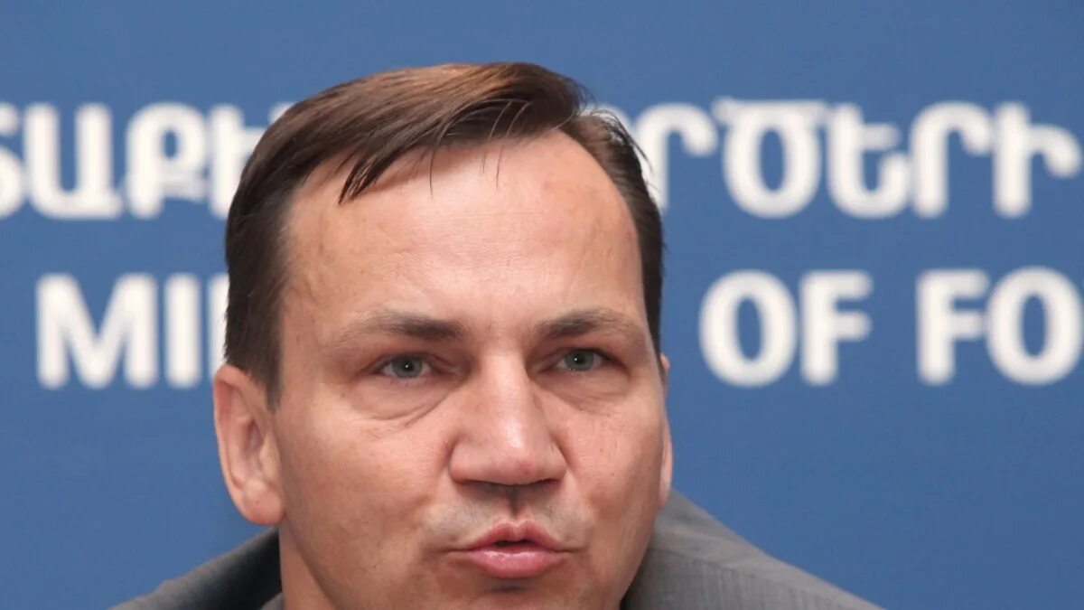 Сикорский мид. Радослав сикорский, украина 2014. Министр иностранных дел польши радослав сикорский. Радослав сикорский польша. Сикорский министр иностранных дел польши.