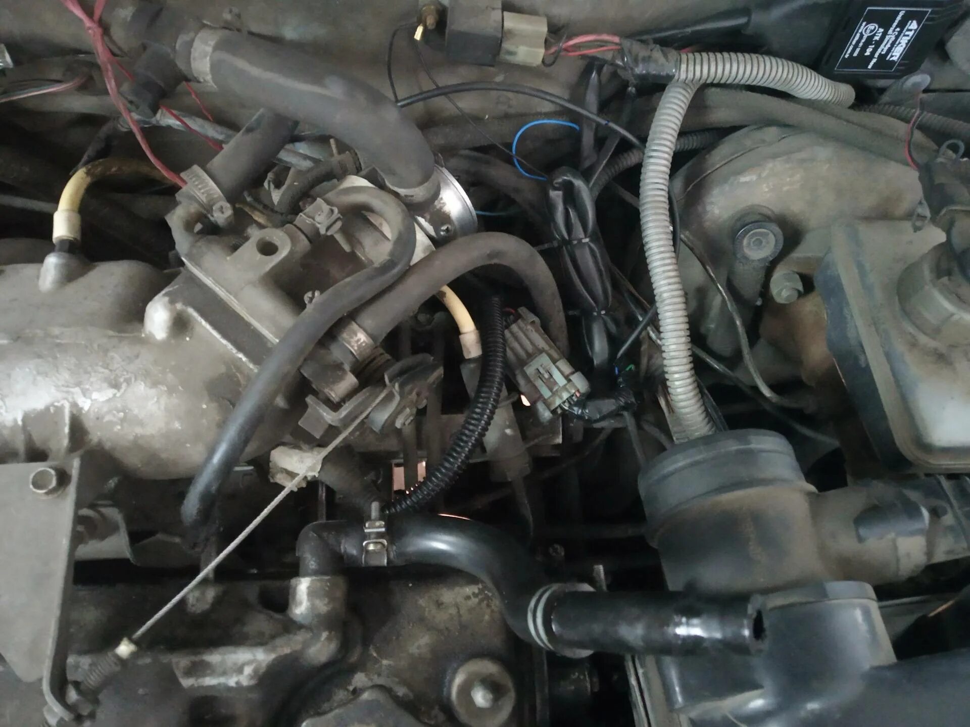 Троит инжектор. Троит инжектор. Троит двигатель низкие холостые обороты. Троит ваз 2110. 5 инжектор двигатель.