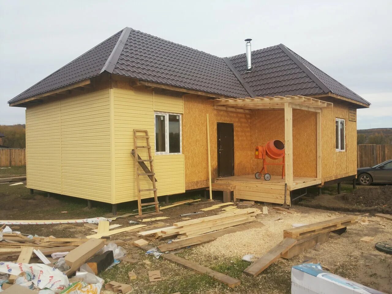 тёплый дом. построить теплый дом. построить теплый дом. дом из соломы. дом в разрезе.