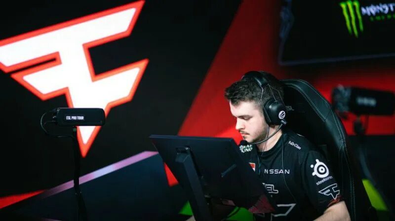 Faze clan complexity. G2 vs FAZE Clan 14.12.2022. FAZE Clan HLTV. Ставки на киберспорт КС. Ставки на ESL Pro League.