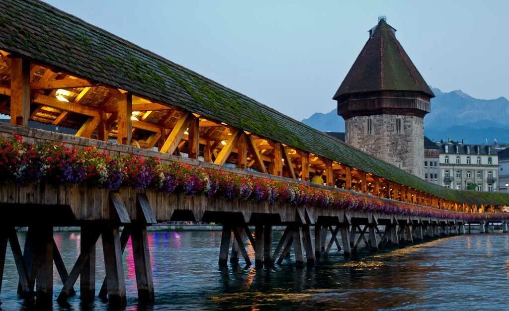 Часовой мост. Люцерн мост Капельбрюкке. Капелльбрюкке (Люцерн) Швейцария. Мост Капельбрюкке в Швейцарии. Мост Капельбрюкке в Люцерне Швейцария.