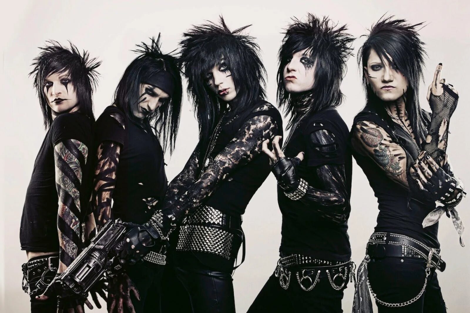 Аниме рокерша. Black veil brides фото. Эмо музыканты. Группа китай гриша радуга. Black veil brides фото.