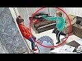 Сестра издевается над братом. Сестра издевается над братом