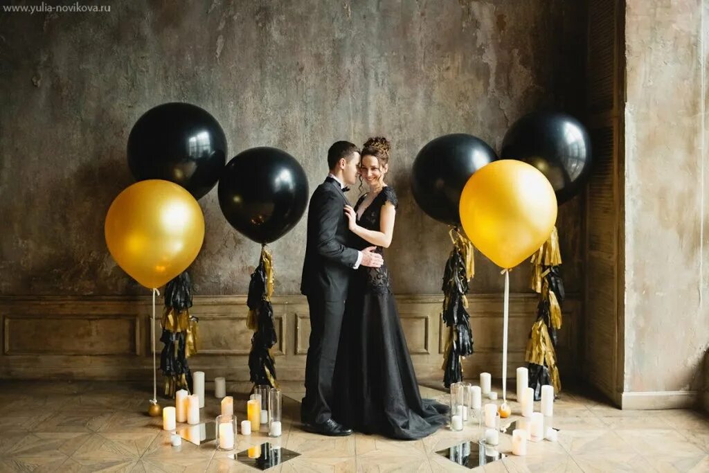 Фотозона с воздушными шарами. Фотозоны с шарами. Фотозона на свадьбу с шарами. Шары гиганты. Фотозона с черными шарами.