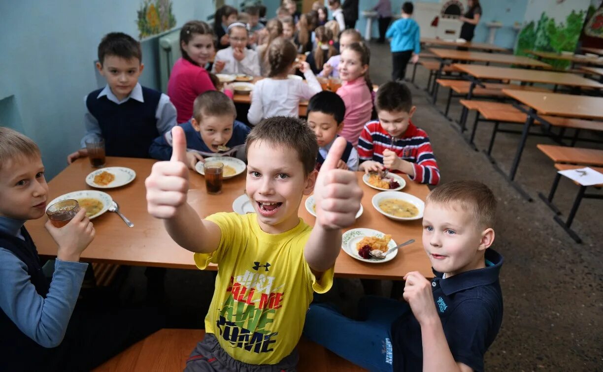 Питание в школе. Обед в школе. Школьная столовая. Обед в школьной столовой. Школа 15 тула