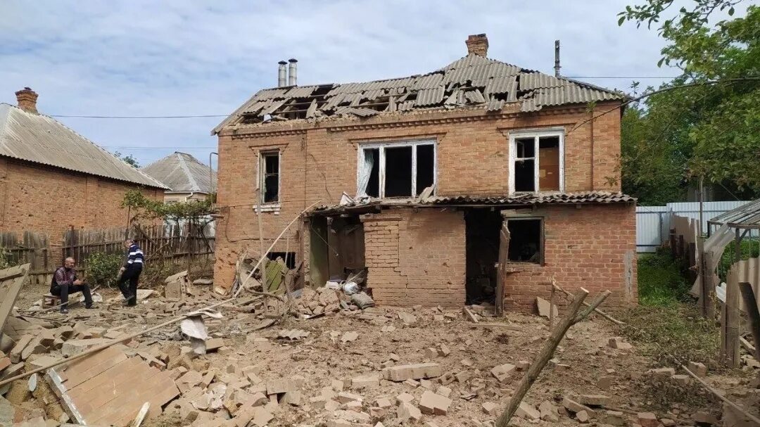 Разрушенный дом. Дома после войны. Красный Лиман разрушения.