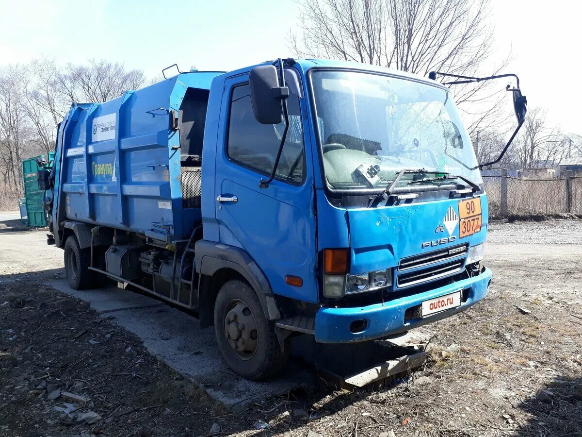 Митсубиси файтер купить. Митсубиси Фусо 2001 год fe600. Синий мусоровоз. Mitsubishi Fuso 4500000 млн Владивосток. Замок кабины Митсубиси Фусо Файтер.