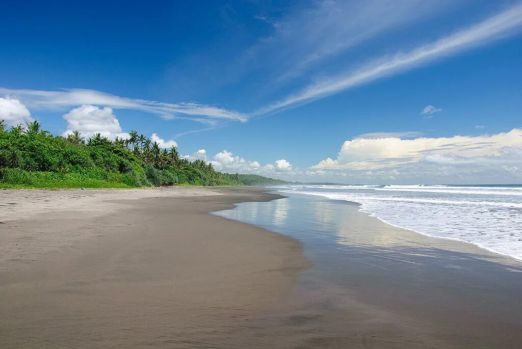 Приливы бали. Пляж Кута Бали. Пляж Менгиат Бали. Отлив на Бали фото. Вирджиния Бич Бали.