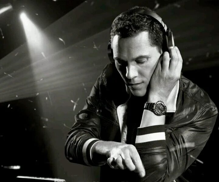 Tiesto moguai explode. Tiesto. t yest. dj тиесто. тиесто 2025.