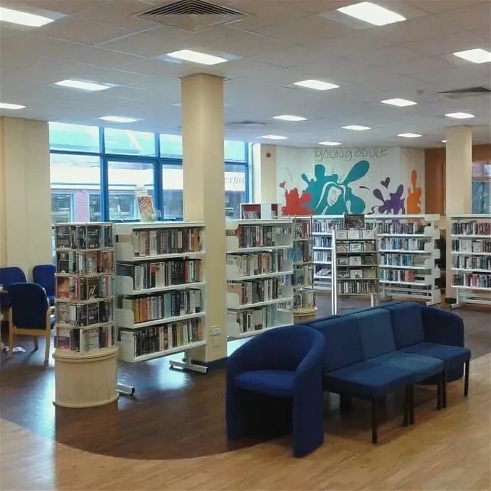 книжные часы в библиотеке. цбс москва. библиотека 124. библиотека 124. библиотека велозаводская 11/1.