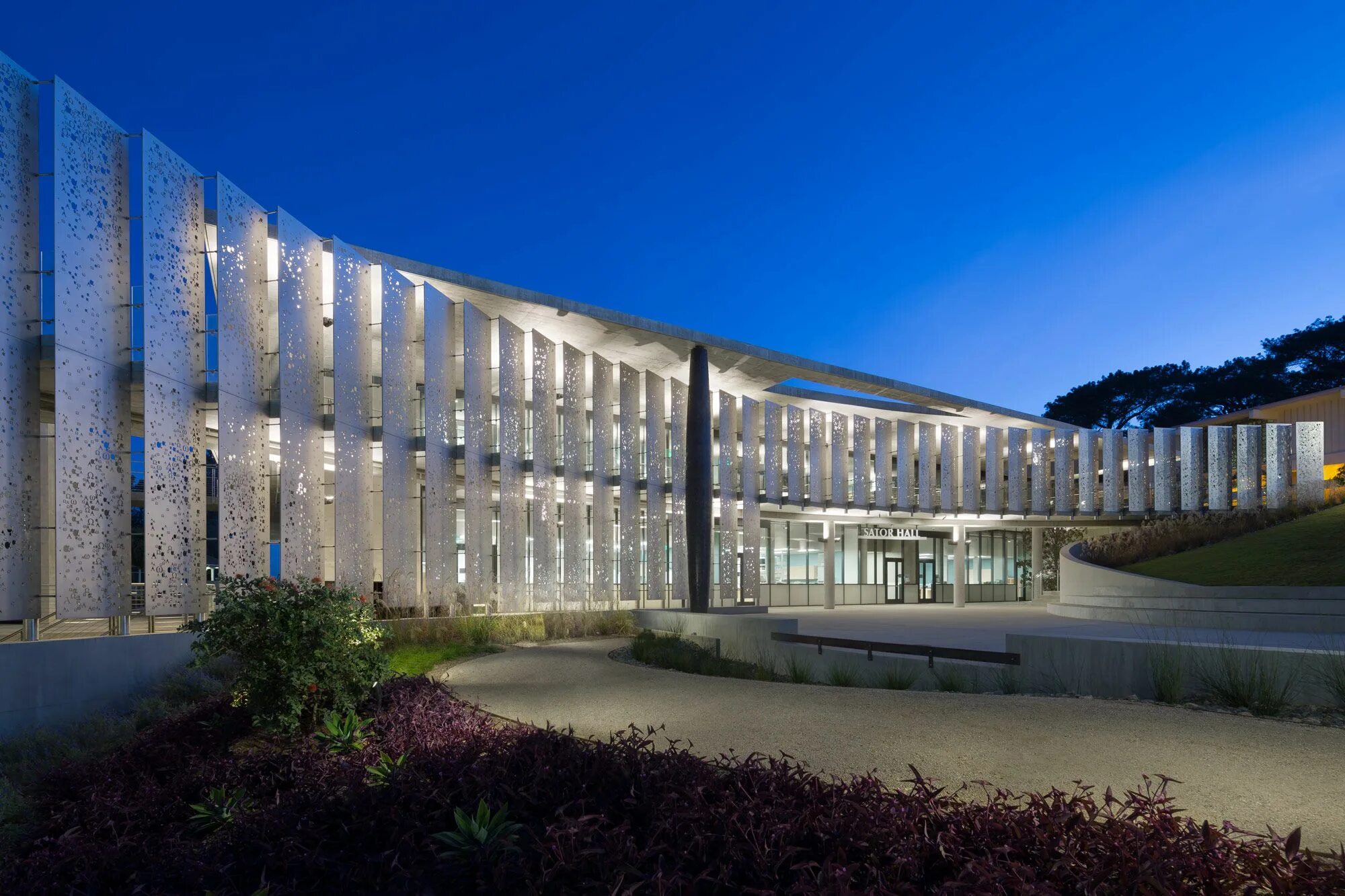 Point Loma Nazarene University. Кампус Мексика архитектура. Кампус университет фасады. Hitex современный университет экстерьер.