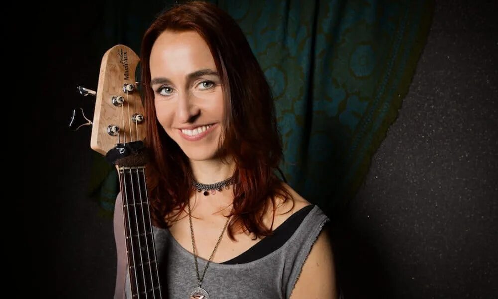 Ariane cap. Ариан Эш. Ariane Maple. Ариан Каганов. Bass player