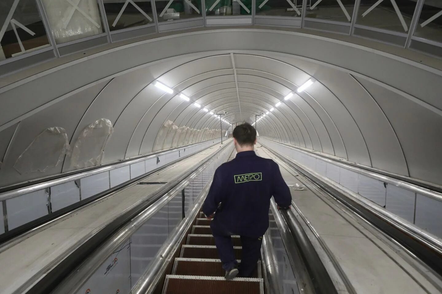 В петербурге закрыли станцию метро. Ладожская метро закрытие. метро санкт-петербург лесная 2025. метро санкт-петербург лесная 2025. новый вестибюль метро московская.