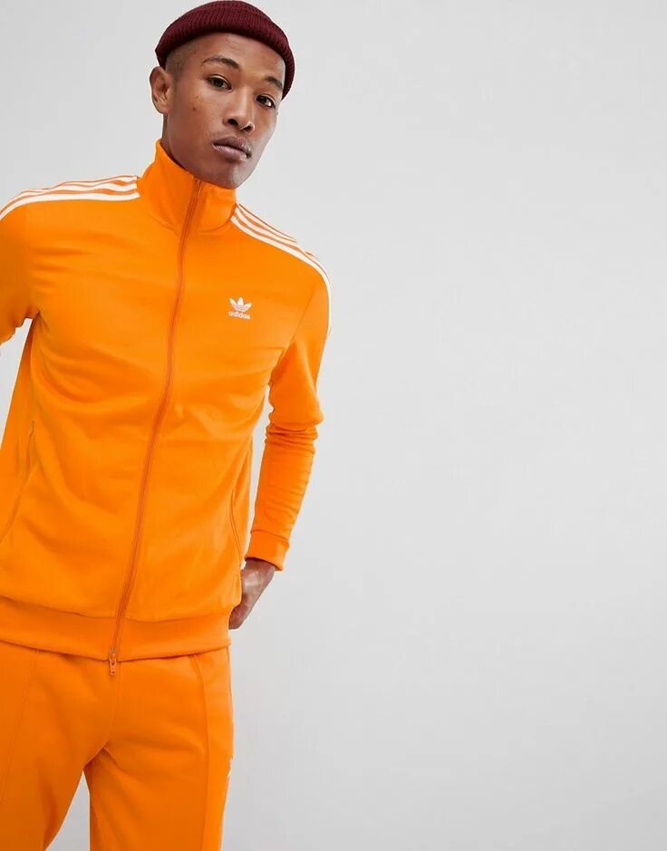 Оранжевый спортивный костюм. Adidas Beckenbauer оранжевый костюм. Adidas Originals Beckenbauer оранжевые. Adidas SST олимпийка мужская оранжевая. Адидас ориджинал оранжевые.