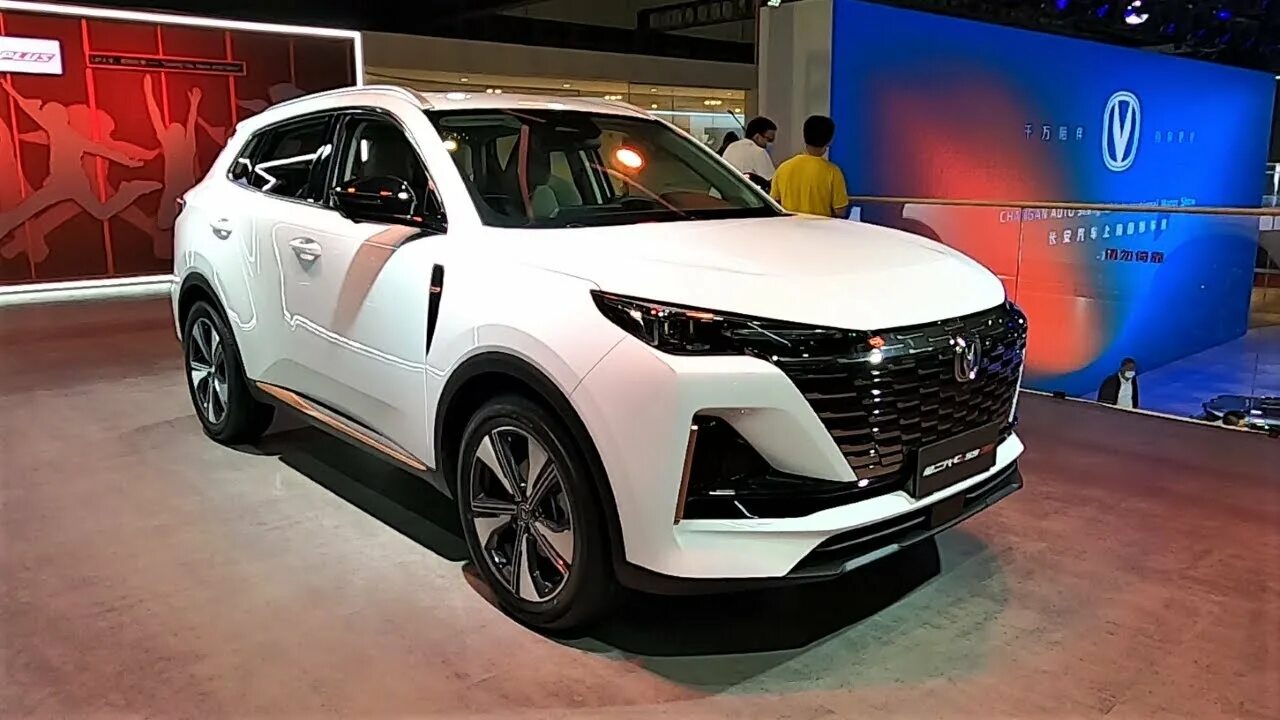 Китайский кроссовер чанган cs55. Чанган cs55plya. Видео чанган cs55 плюс. Changan cs55 plus tech. Чанган cs55 plus 2022.