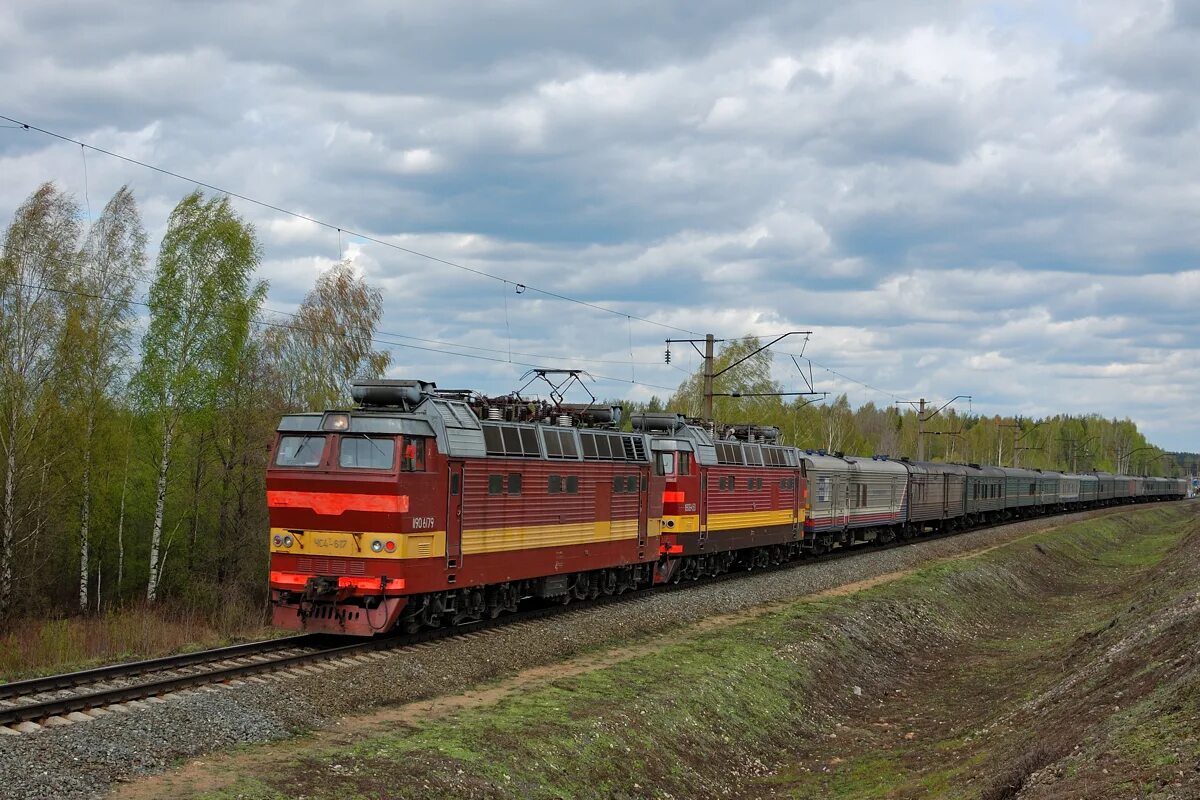 поезд тверская область. пригородный поезд шарья-буй. чс4т данилов. пригородный поезд мантурово шарья. чс4т шарья.