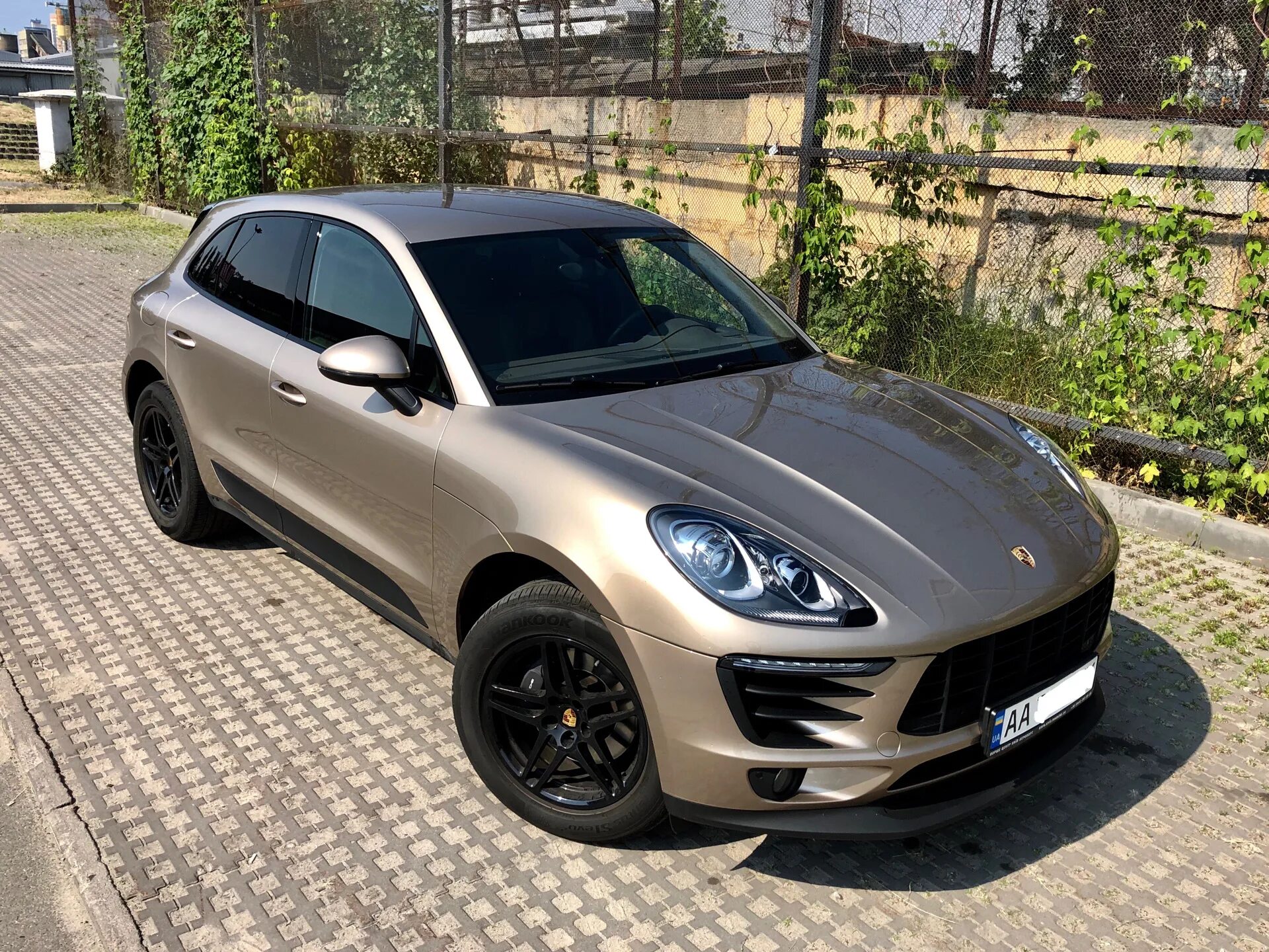 Amore 2 macan. Porsche Macan 2. Porsche Macan drive2. Порше Макан бежевый. Porsche Macan бежевый.