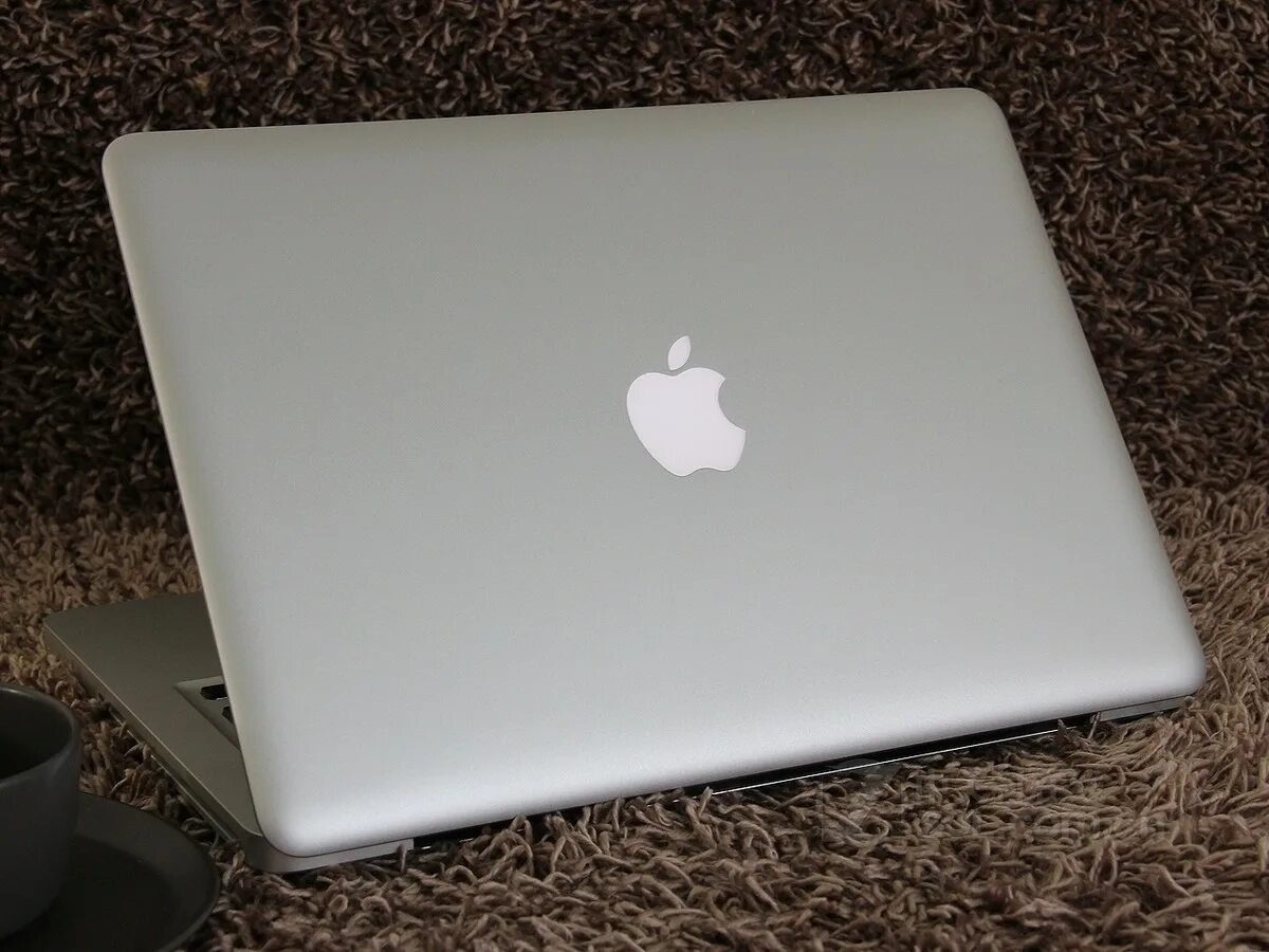 Макбук эйр 2022 белый. Размер яблока на макбуке 13 дюймов. Macbook pro 13 2015. Ноутбук айфон 15 про макс. Ноутбук айфон 15 про макс.