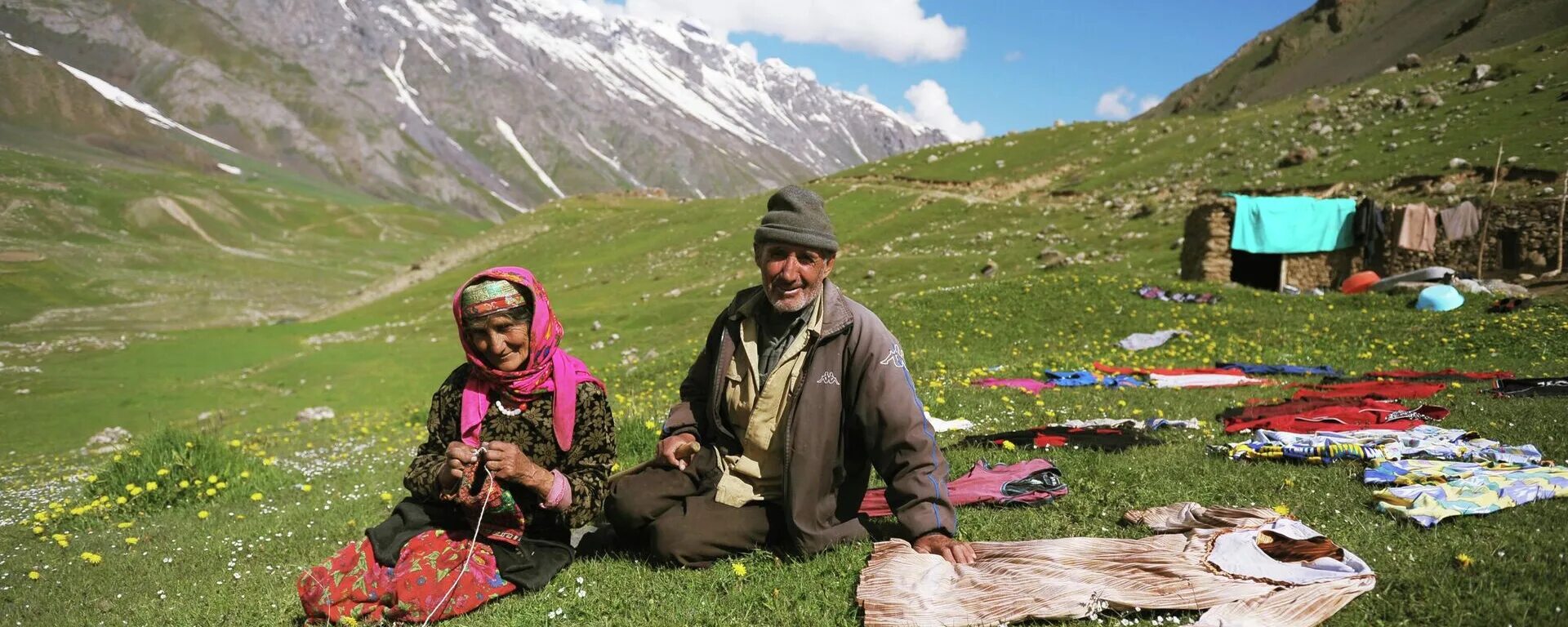 Сколько населения в таджикистане в 2024. Таджикистан Памир и Памирцы. Таджикистан Памир Ягноб. Горный Бадахшан памирские таджики. Памир бартангская Долина.