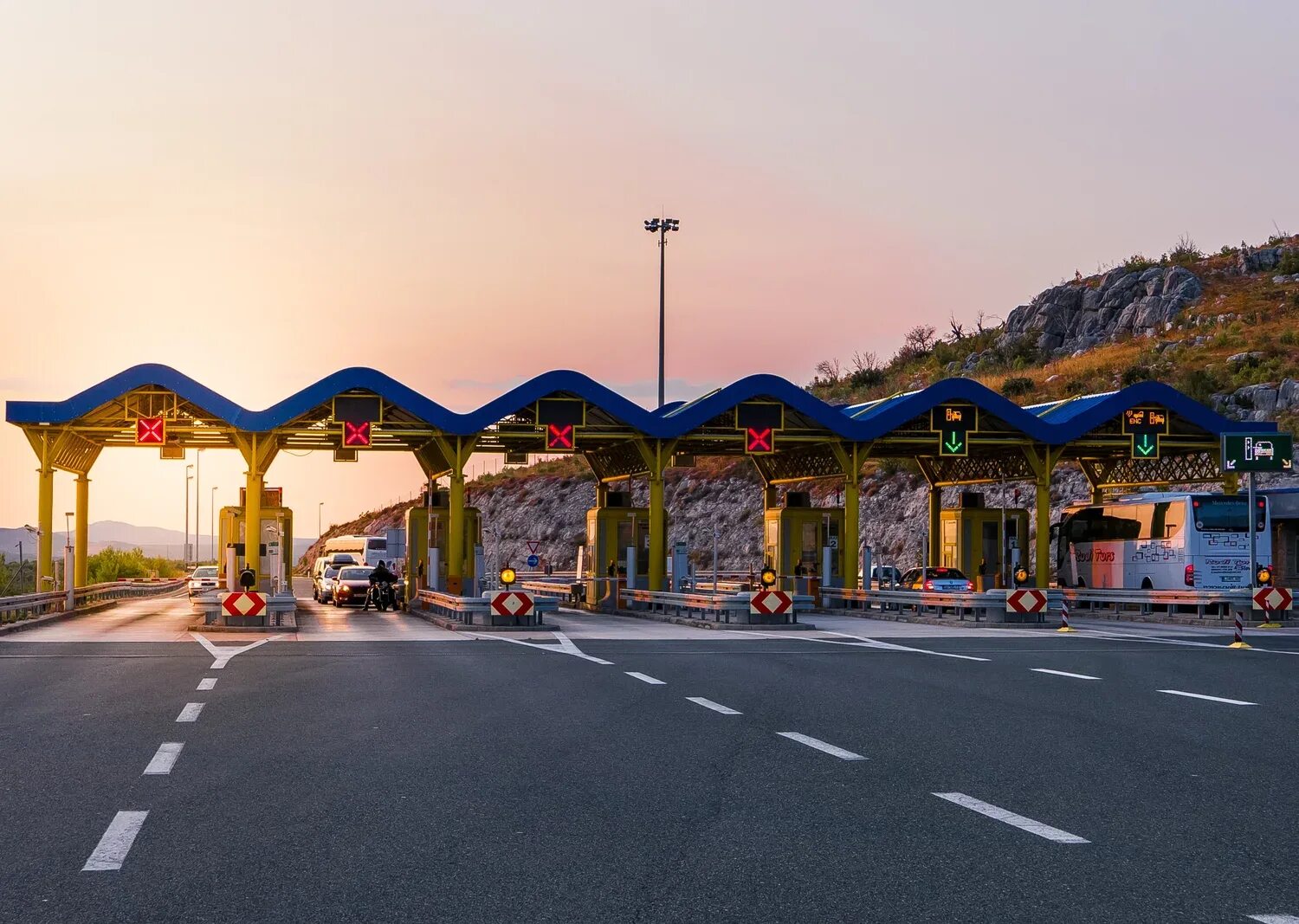 Toll Highway. The toll-Gate. Toll Roads in fransiya. Toll Road 2010. P earlier