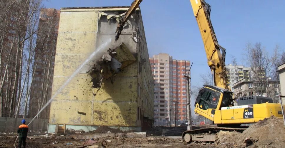 Снос ли. Демонтаж зданий. снос здания. снос высотных зданий. машина с шаром для разрушения зданий.