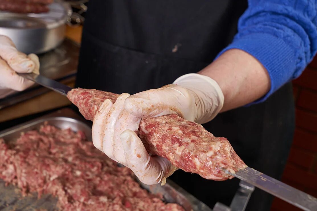 Кебаб как делают фарш. Сталик люля-кебаб. мясо люля кебаб. фарш для люля-кебаб. люля кебаб баранина.