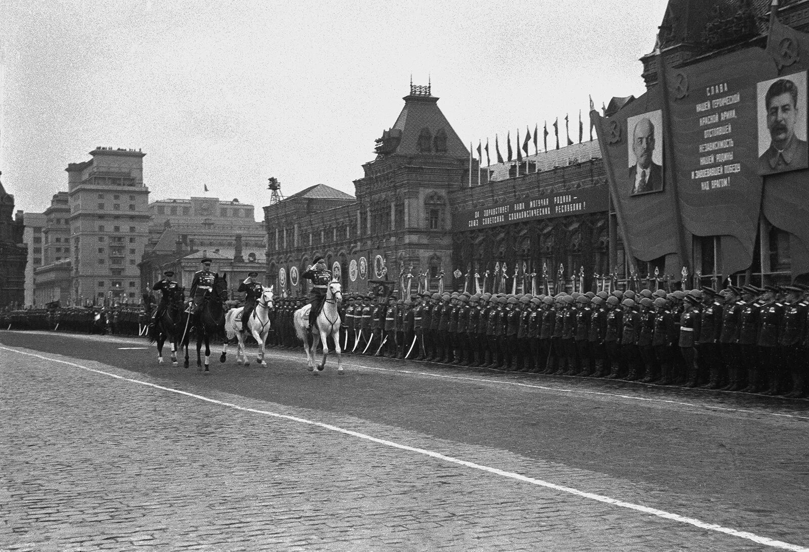 Победа 1 июня. Парад Победы 24 июня 1945. Парад Победы в Москве 1945 Жуков. Парад на красной площади 24 июня 1945. Первый парад Победы в Москве 1945.