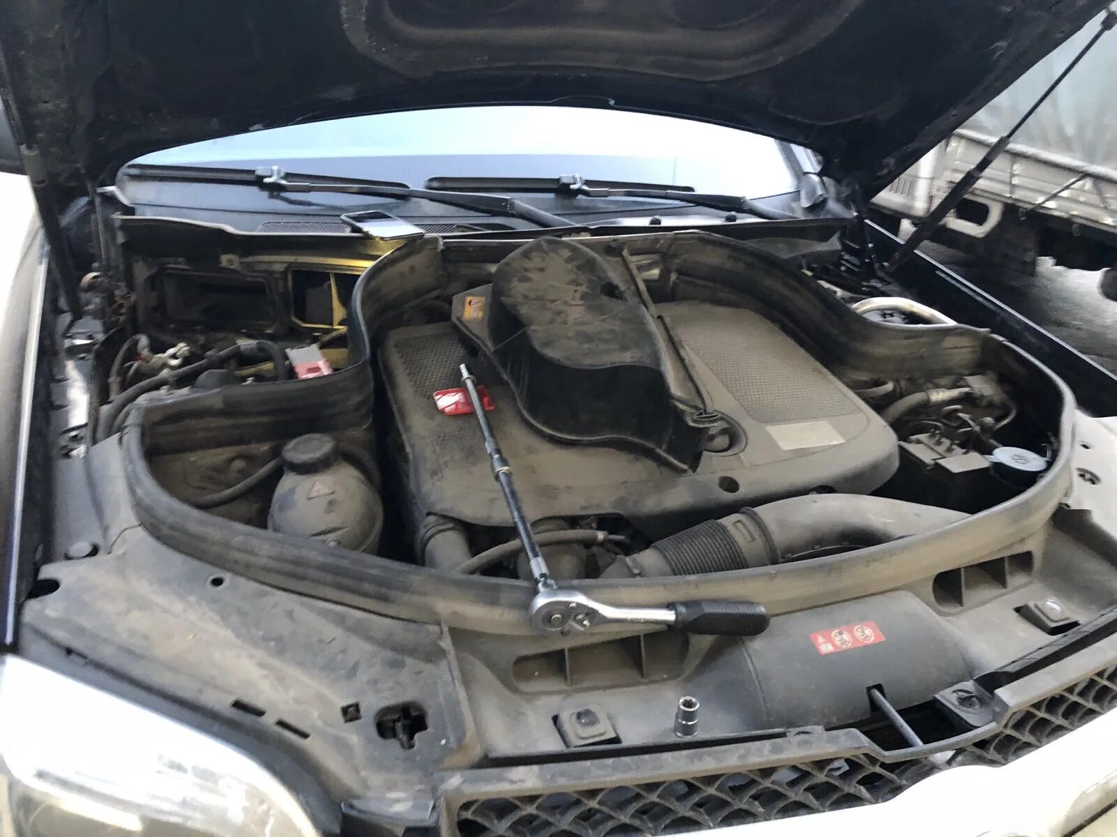 Glc где аккумулятор. Аккумулятор мерседес glk 220 cdi. расположение аккумулятора glk 220. mercedes glk акб. мерседес glk 220 расположение аккумулятора.