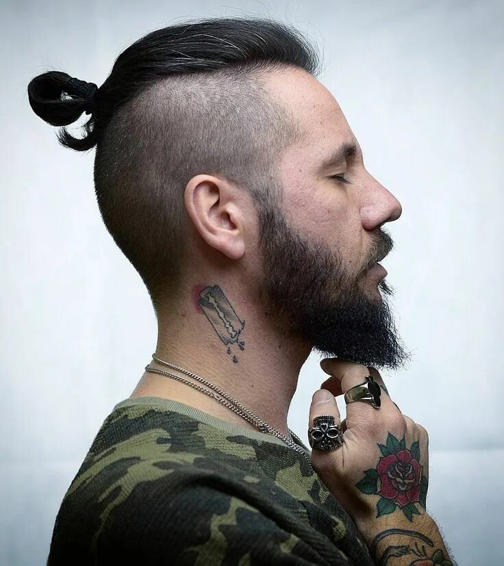 Join the beastie mood @AndrogynousBeast Undercut long hair, Tomboy hairstyles, L