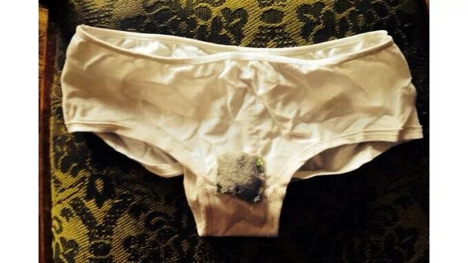 старые трусы женские. мужики в панталонах и комбинациях. ношеные капроновые колготки. грязное нижнее белье женское.