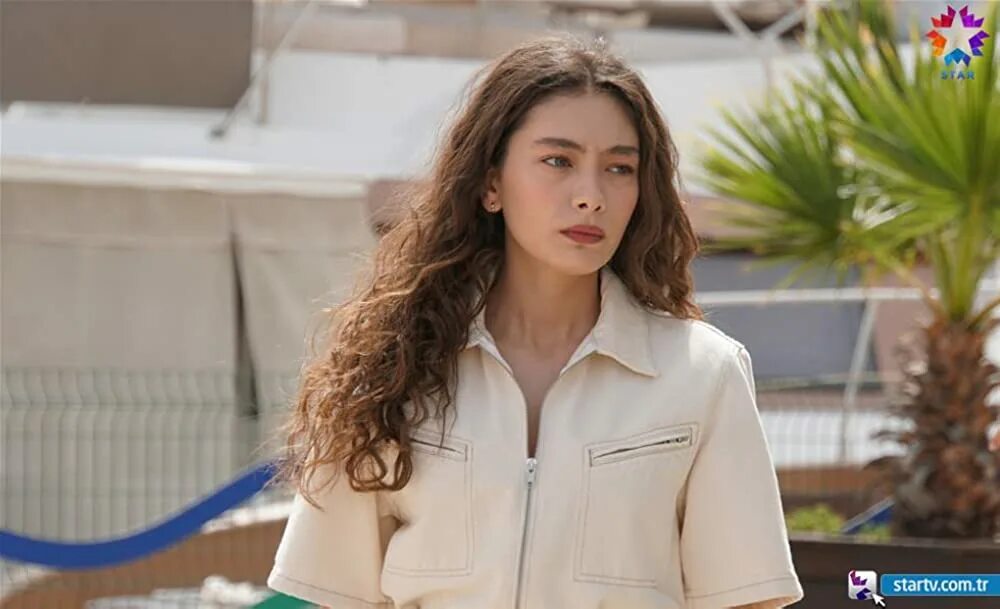 Дочь посла / sefirin kizi (2019). Неслихан атагюль 2022. Дочь посла / sefirin kizi (2019). Дочь посла / sefirin kizi (2019). Неслихан атагюль актриса.