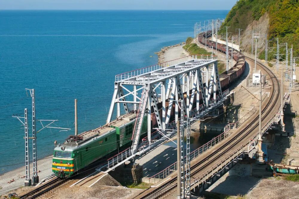 Вл10 Крымская железная дорога. Крымский мост Железнодорожный путь. Поезд Крымская железная дорога. Железная дорога по морю. Сайт жд крыма