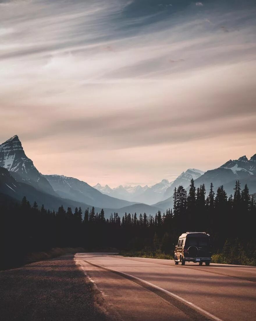 Экотуризм эстетика. Прогулка в горах. Natural travelling. Natural travelling. Путешествия природа.
