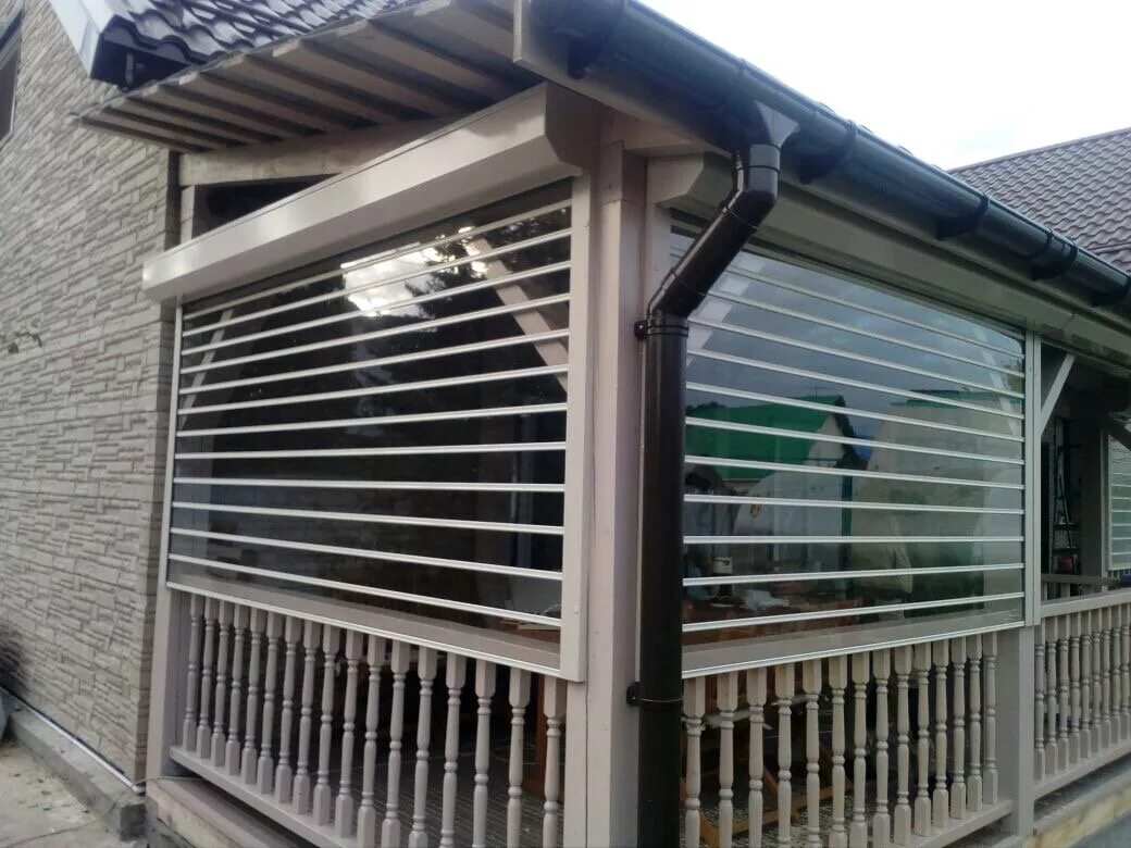 рольставни прозрачные для террасы. рольставни из поликарбоната. рольф ставни для террасы. рольф ставни прозрачные. рольф ставни для беседки.