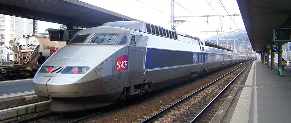 Париж ницца поезд. Поезд Париж Ницца. Париж Ницца поезд TGV inoui. Поезд на Париж. Париж Ницца поезд внутри.
