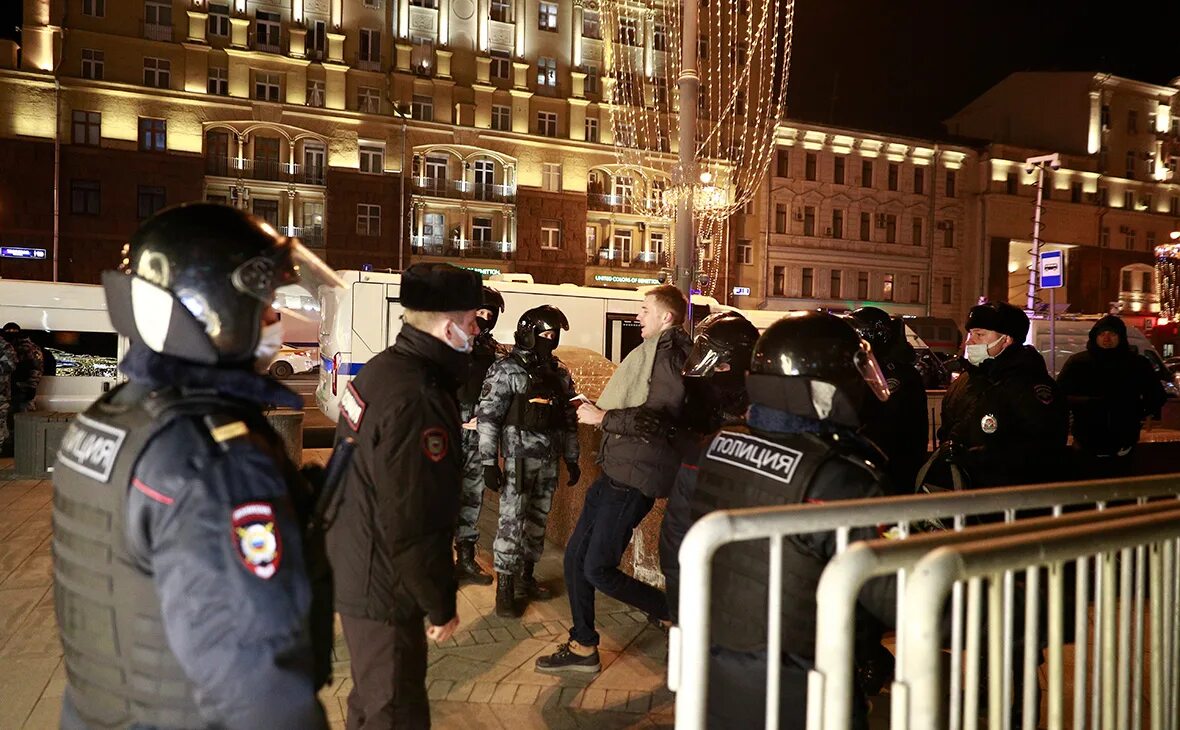 В связи с нападениями. Протесты в Москве. Пушкинская площадь протесты. Задержания на Пушкинской площади.