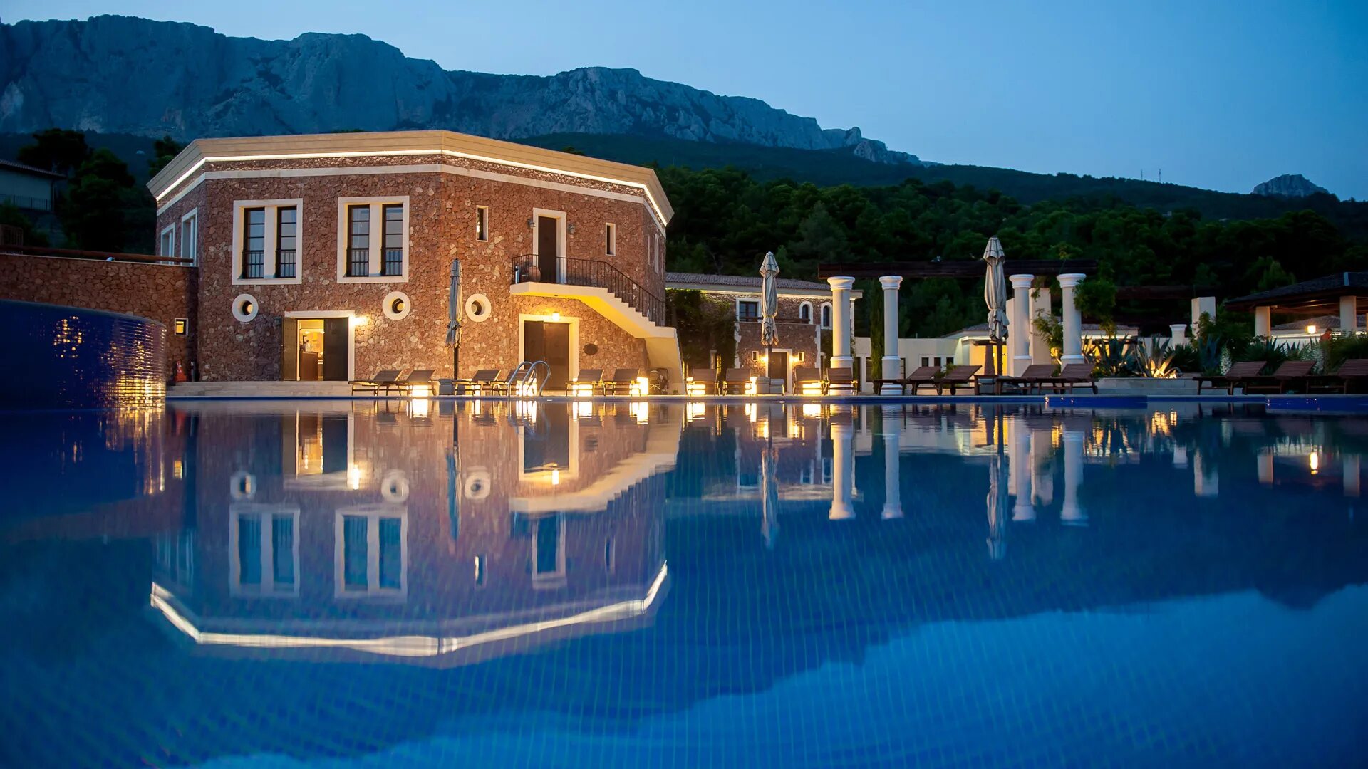 резиденция крымский бриз виллы. отель резиденция крымский бриз. резиденция крымский бриз виллы. топ 10 отелей крыма. крым ялта гостиница мрия.