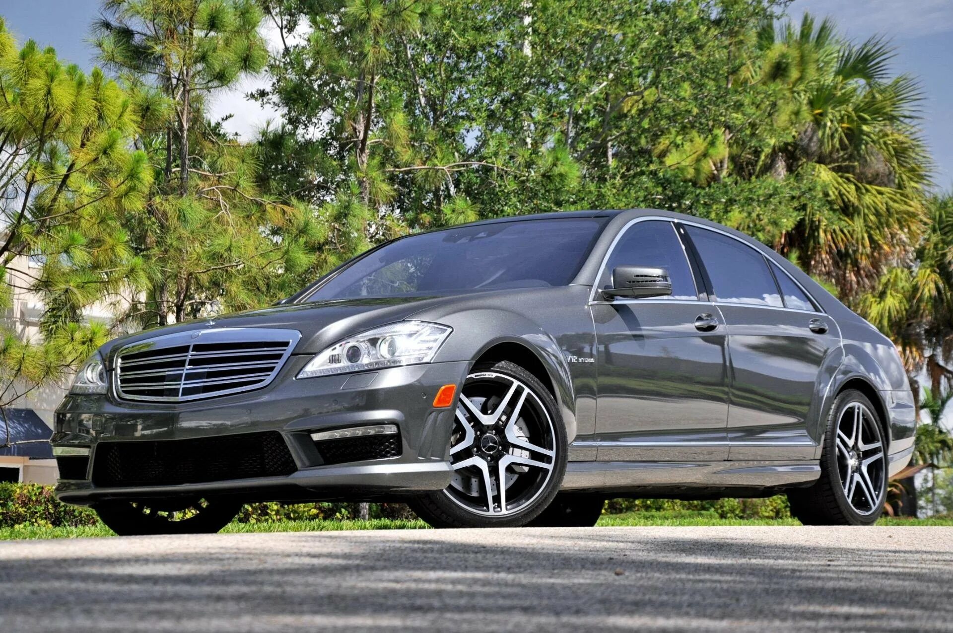 Купить мерседес 12. Mercedes Benz s 65 AMG. Mercedes s65 AMG. Mercedes Benz s65 AMG 2012. Mercedes s65 AMG v12.