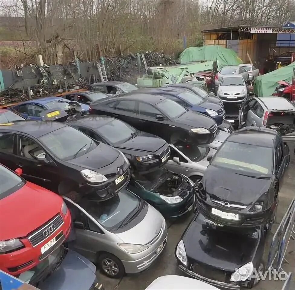 Разбор машины на запчасти. Разобранная машина. Авторазбор. Автомобиль в разборе. Авторазборка автомобилей.