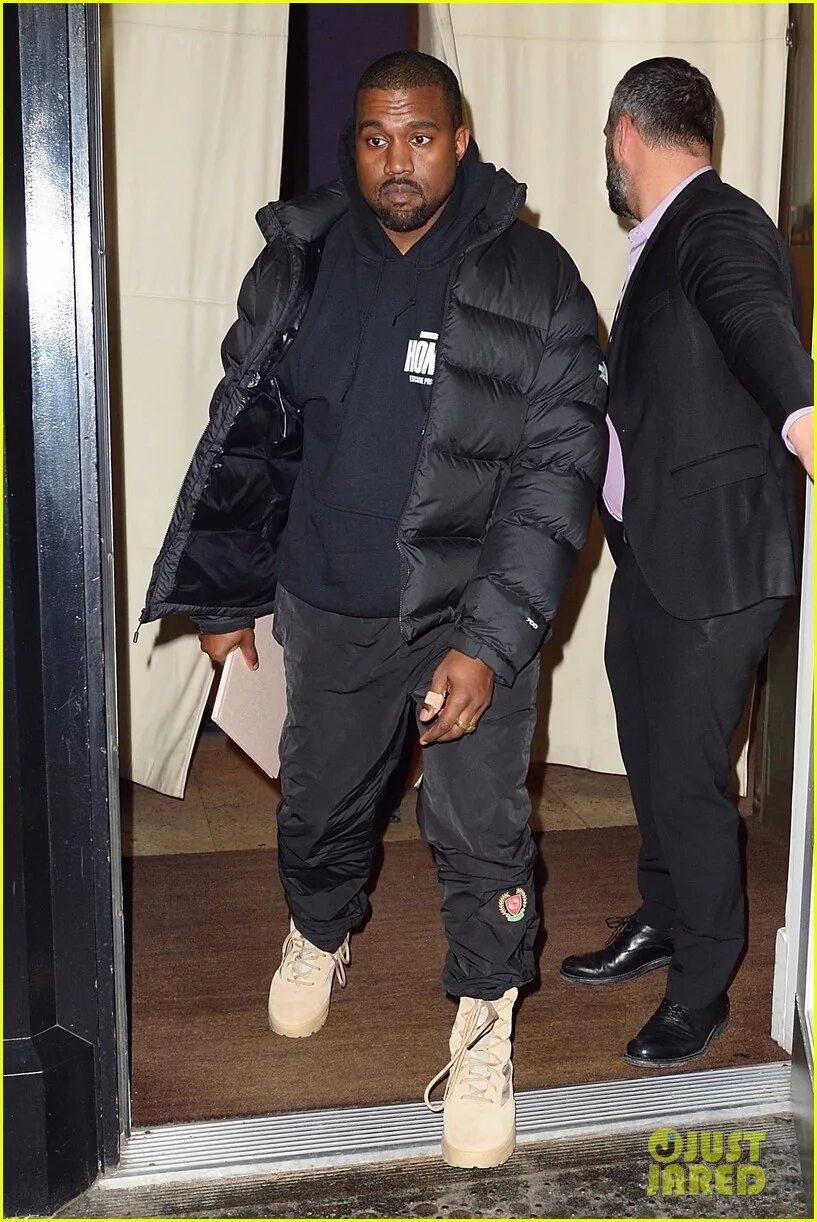 Kanye west grid. North west kanye west. kanye west жилетка. канье вест в жилетке. kanye west the north face.