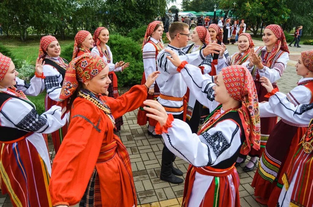 Культурные мероприятия проводятся. Международный фестиваль славянской культуры «Хотмыжская осень».. Фестиваль Хотмыжская осень в Белгородской области. Фестиваль славянской культуры. Хотмыжская осень.