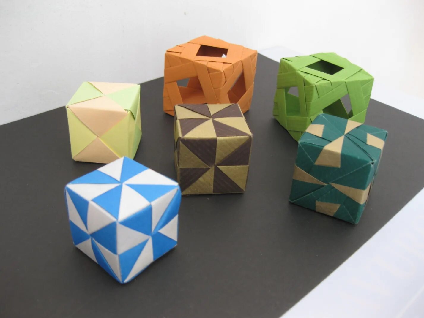 Куб из бумаги. Куб поделка. Модульный куб. Бумажный кубик.