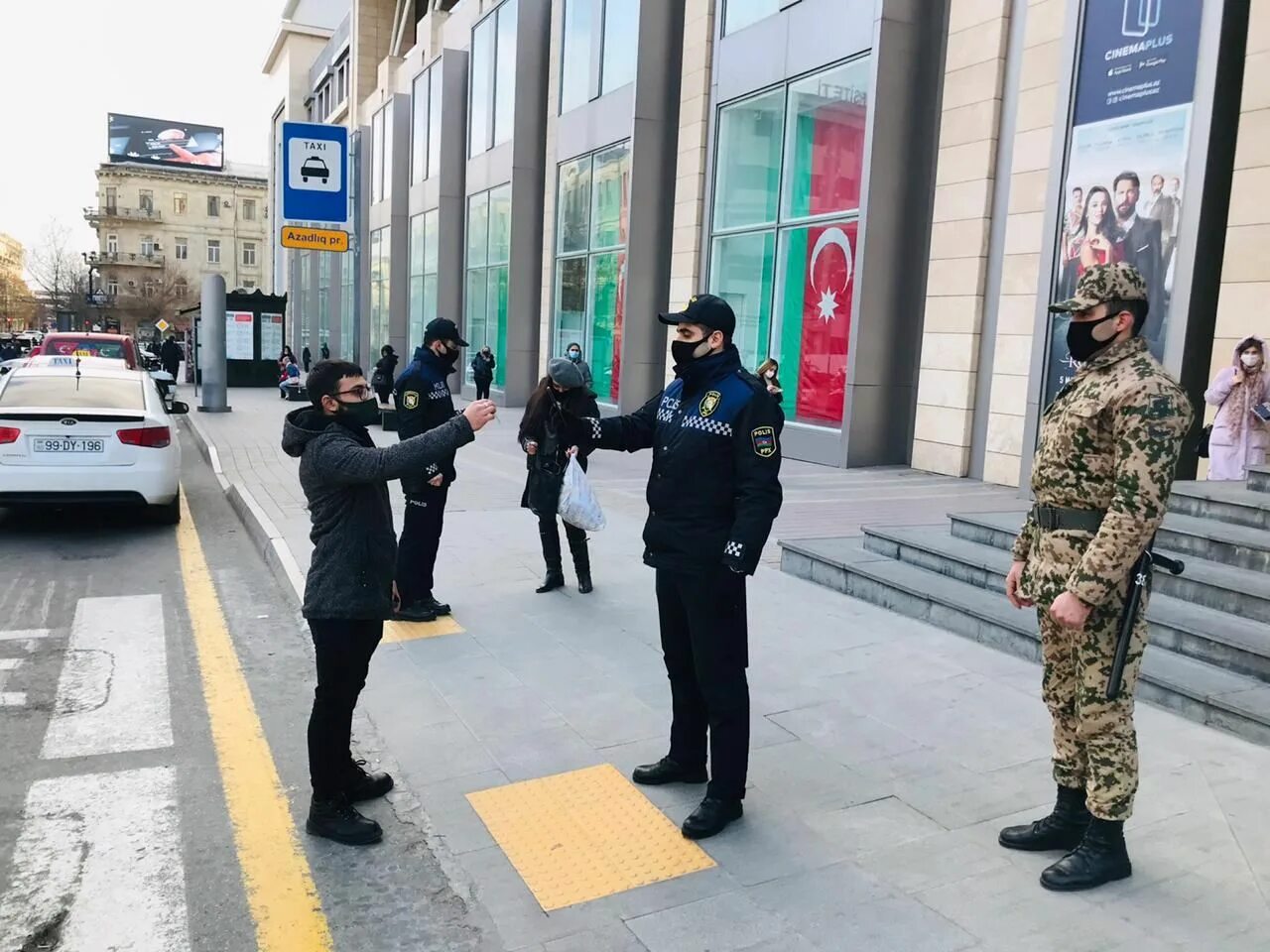 Новость часа азербайджан. Карантинный режим в Азербайджане. Полиция Азербайджана. МВД Азербайджана. Баку полиция карантин.