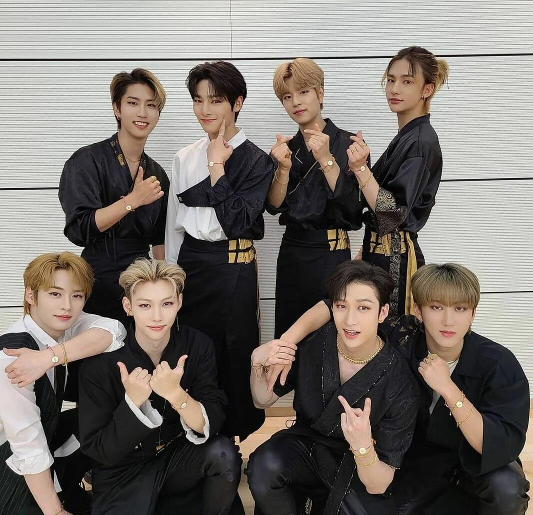 корейская группа stray kids. группа stray kids 2020. группа stray kids. группа stray kids маниак. Stray kids постер 2022.