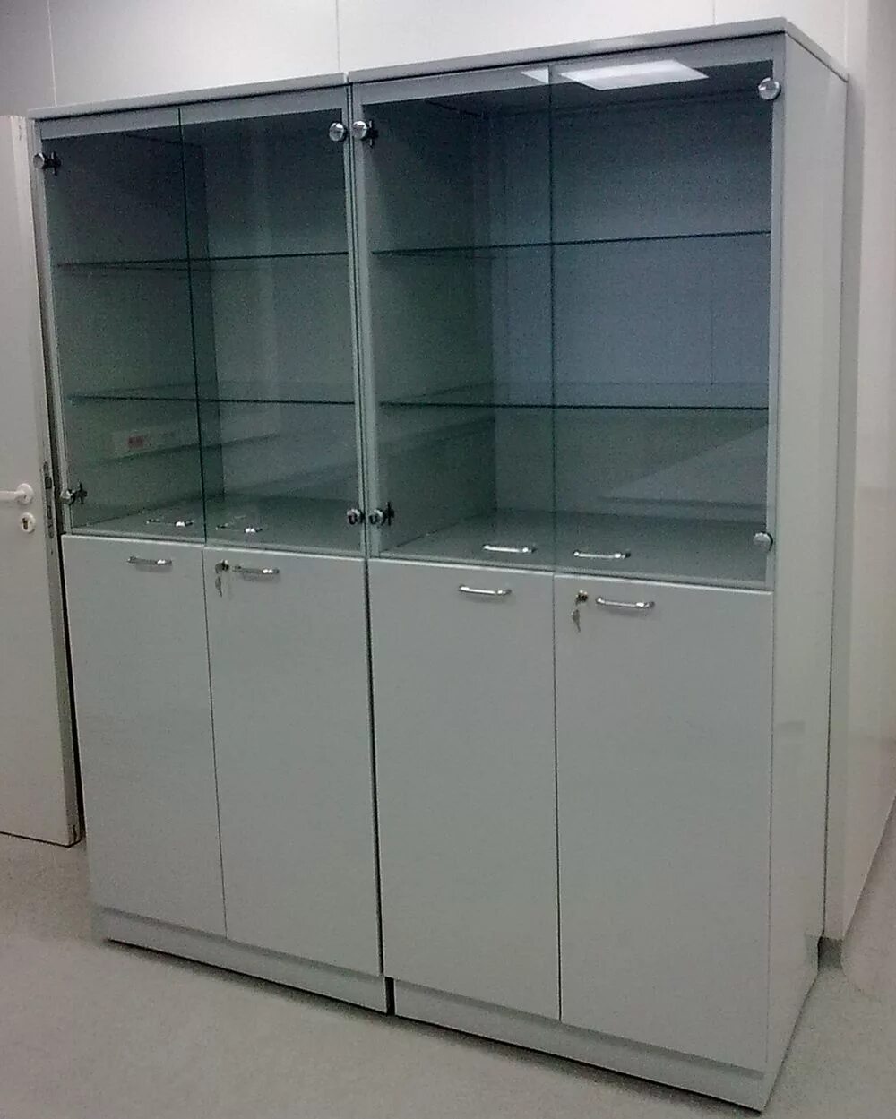 Хранение химической посуды. ЭКРОС вытяжные шкафы лабораторные. Шкаф лабораторный для одежды шлдо-106. Шкаф для лабораторной посуды СОВЛАБ 800 ШП. Стеклопластик шкаф лабораторный для химреактивов.
